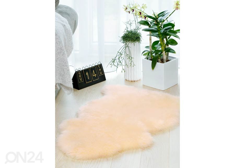 Aito lampaantalja Merino cream M ±60x90 cm kuvasuurennos