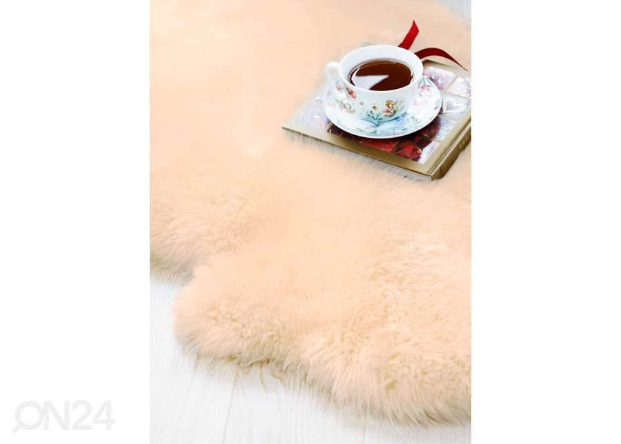 Aito lampaantalja Merino cream M ±60x90 cm kuvasuurennos