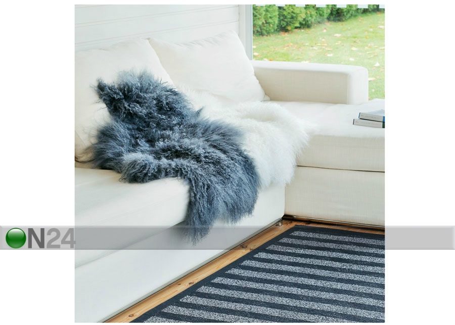 Aito lampaantalja Mongolian dark grey 60x90 cm kuvasuurennos