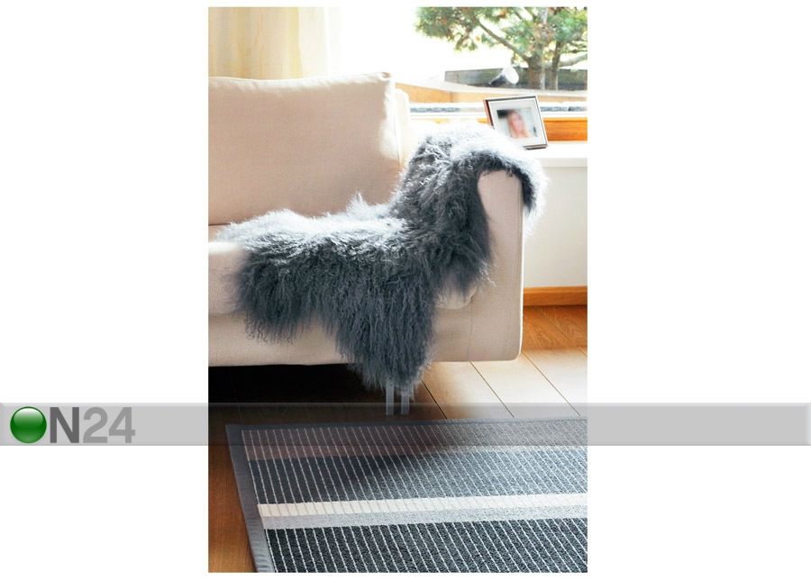 Aito lampaantalja Mongolian dark grey 60x90 cm kuvasuurennos