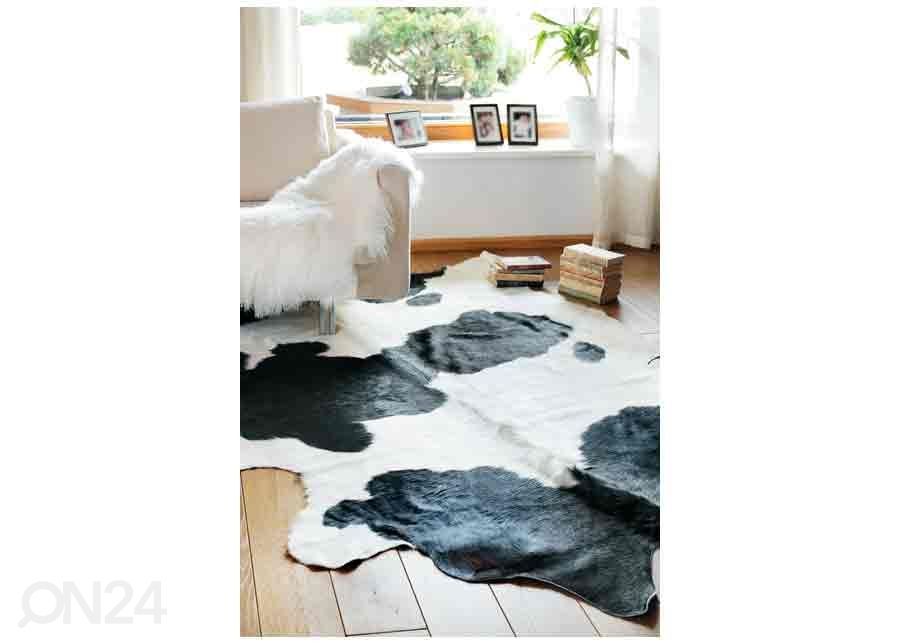 Aito lehmäntalja black-white maxi 200x210 cm kuvasuurennos