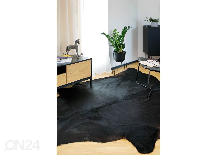 Aito lehmäntalja musta 200x210 cm kuvasuurennos