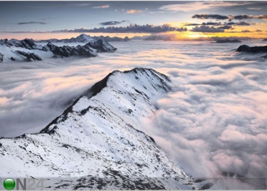 Fleece-kuvatapetti VIEW OF CLOUDS AND MOUNTAINS kuvasuurennos