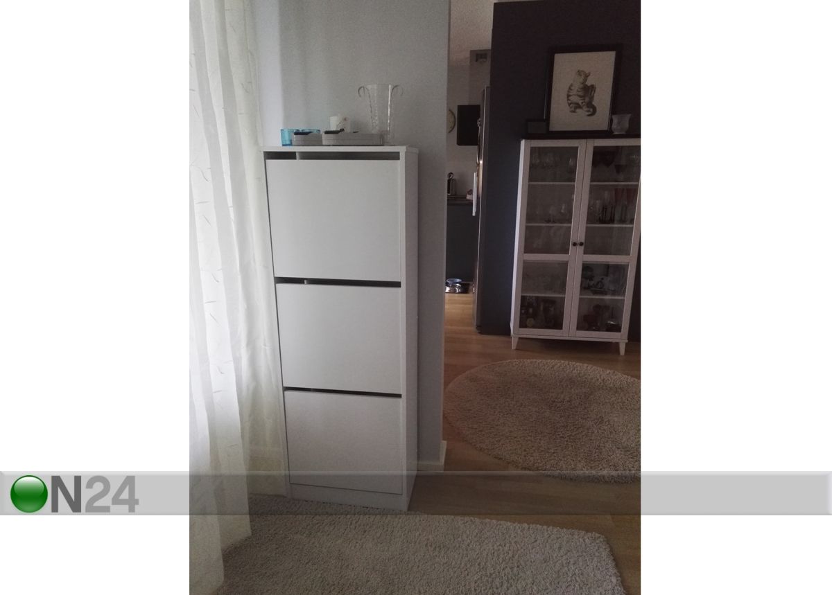 Kenkäkaappi kuvasuurennos