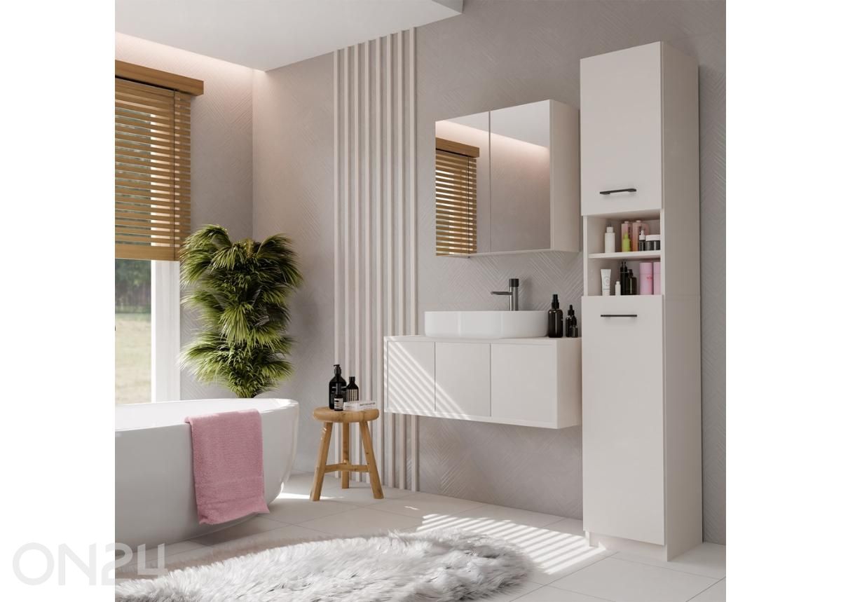 Kylpyhuoneen kaappi peilillä kuvasuurennos