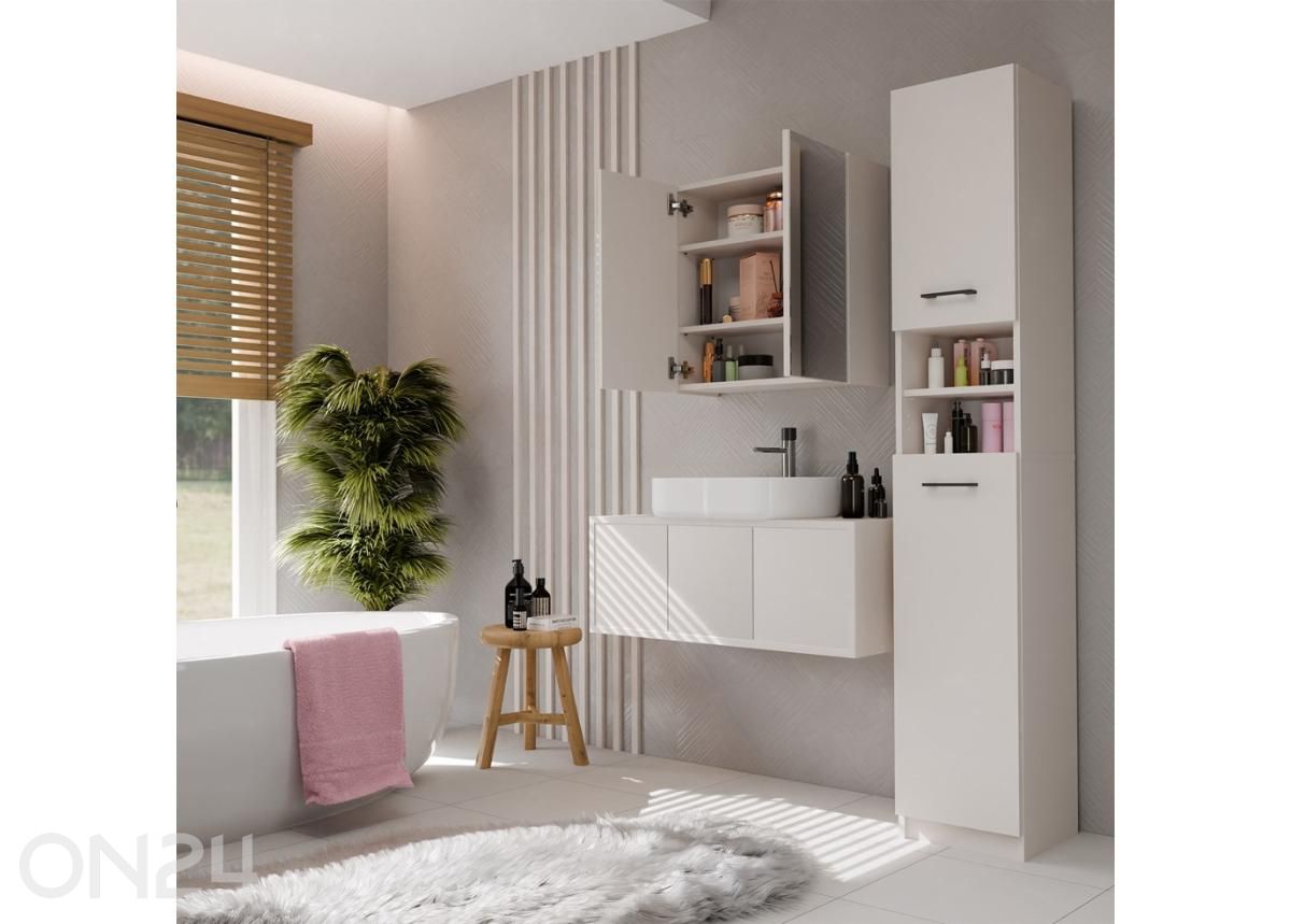 Kylpyhuoneen kaappi peilillä kuvasuurennos