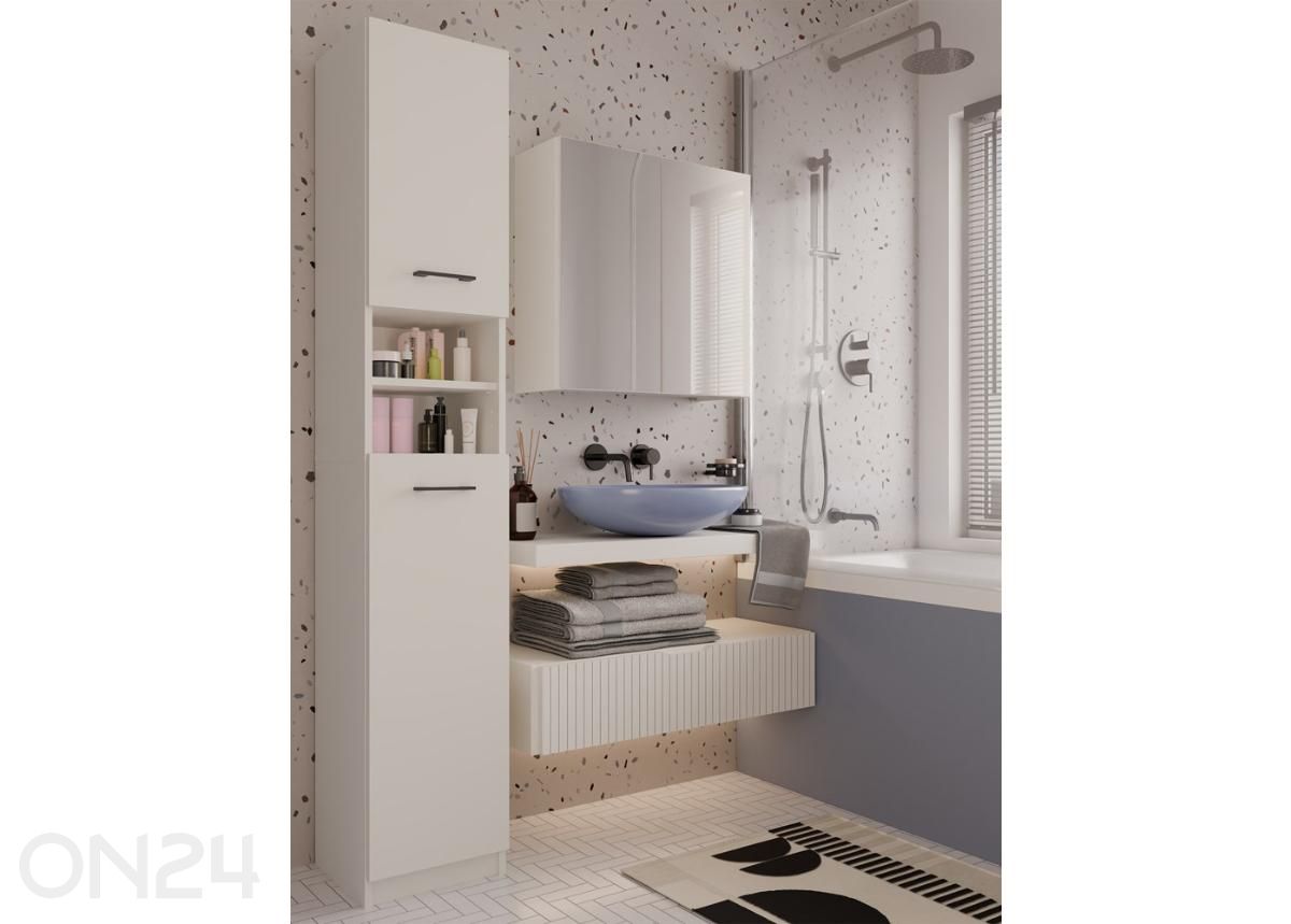 Kylpyhuoneen kaappi peilillä kuvasuurennos