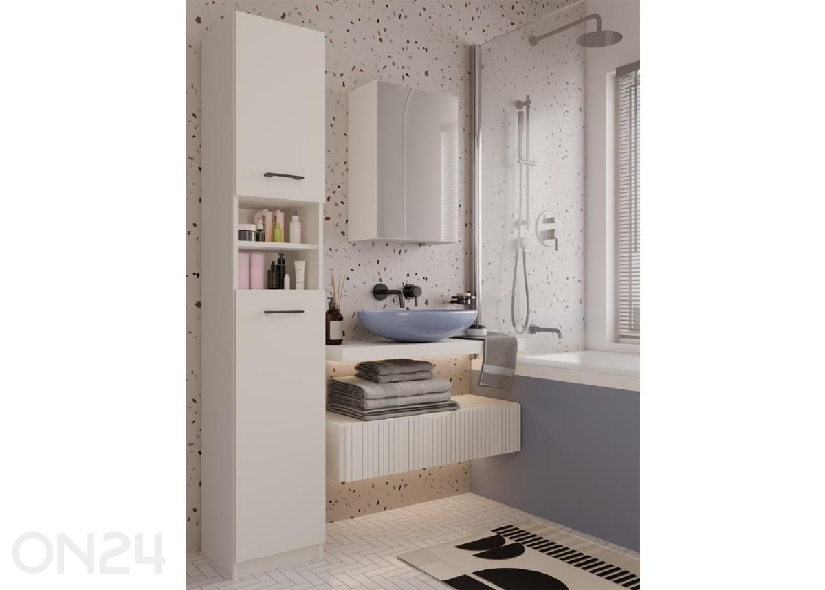 Kylpyhuoneen kaappi peilillä kuvasuurennos