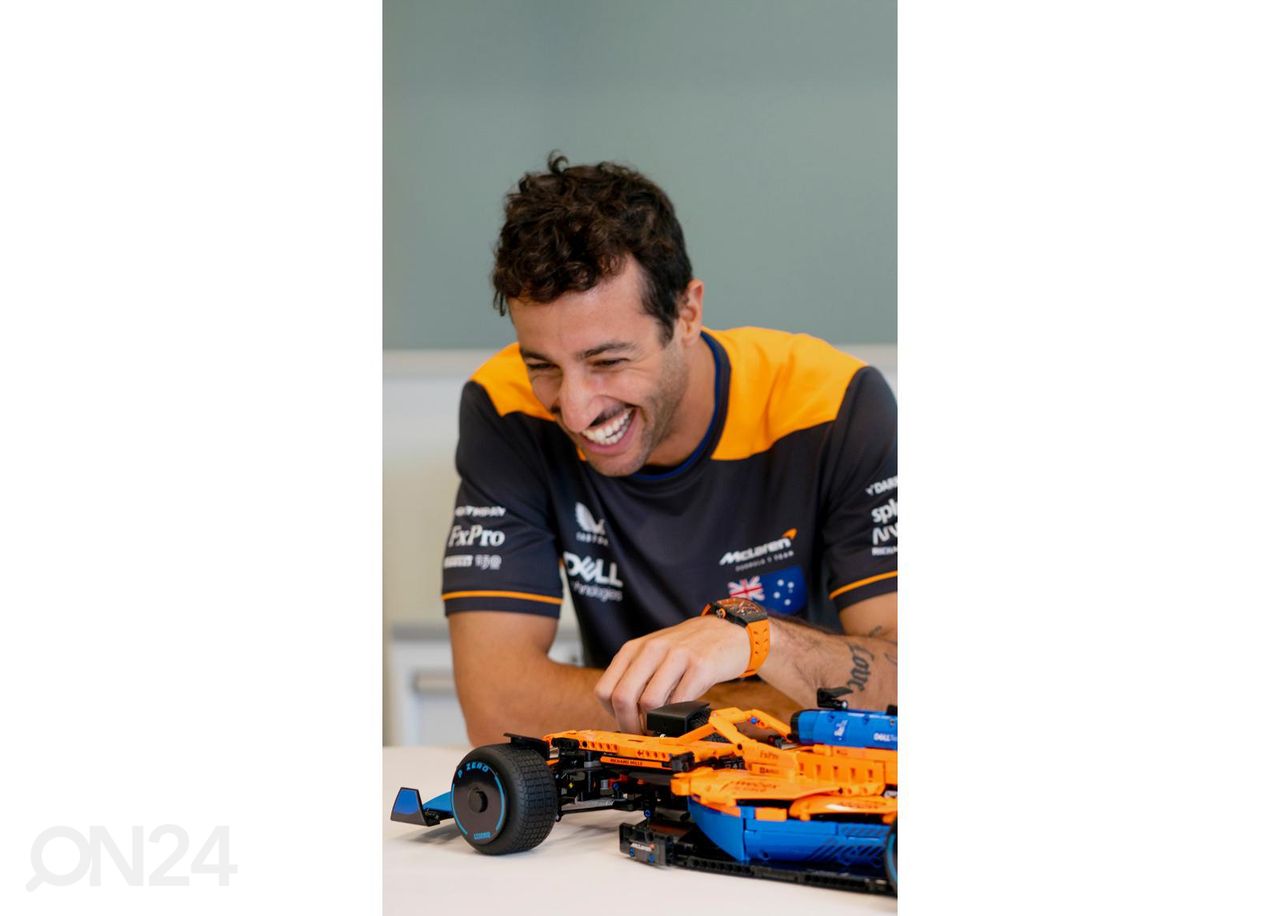 LEGO TECHNIC Formula 1 McLaren kuvasuurennos