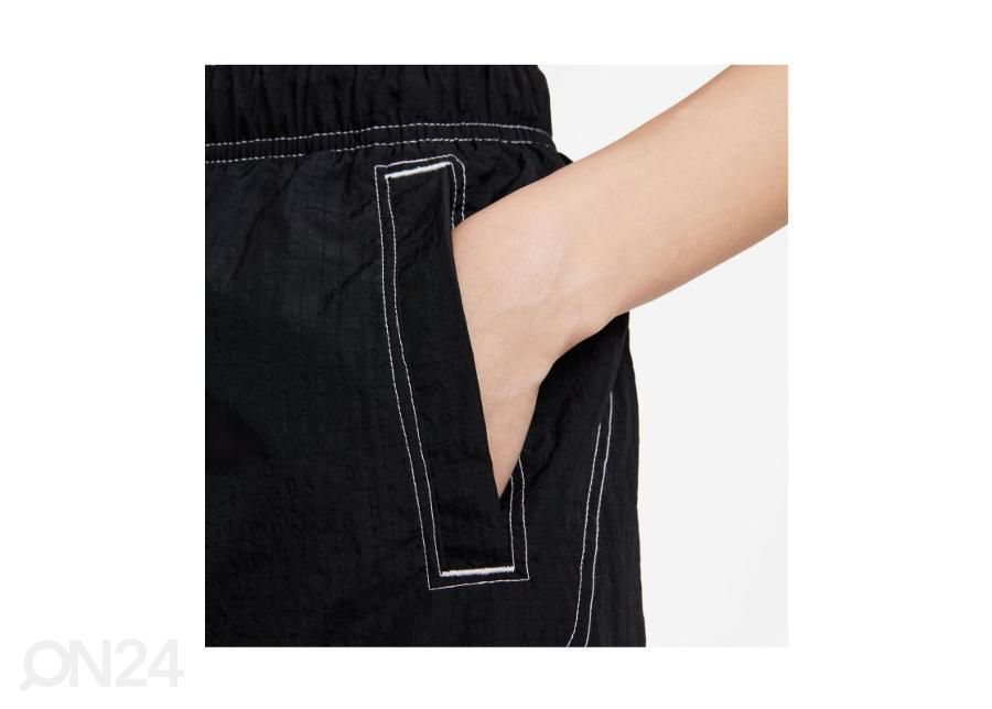 Naisten shortsit Nike NSW Swoosh Repel kuvasuurennos