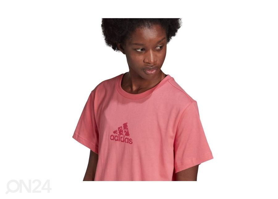 Naisten vapaa-ajan paita Adidas Badge of Sport Graphic kuvasuurennos