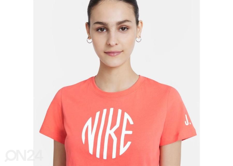 Naisten vapaa-ajan paita Nike Sportswear kuvasuurennos