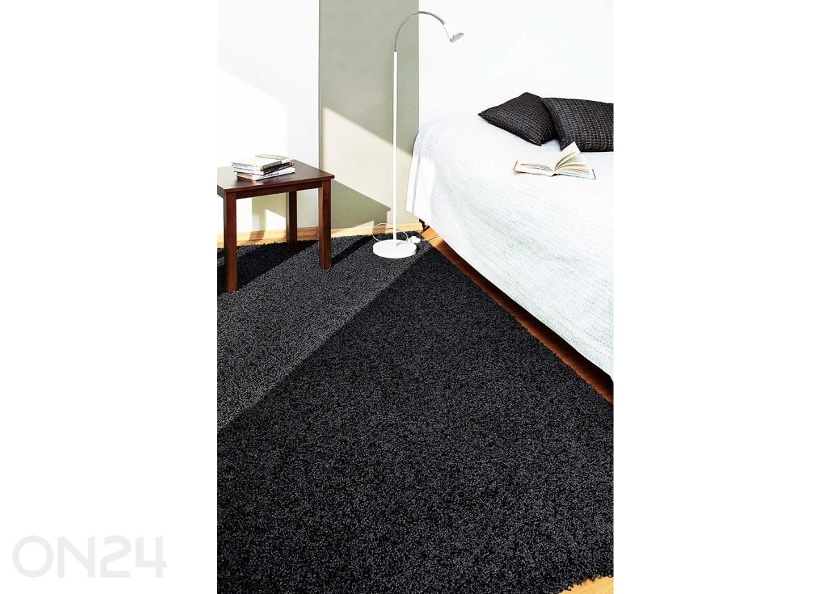 Narma pitkäkarvainen matto Spice™ musta pyöreä Ø 133 cm kuvasuurennos