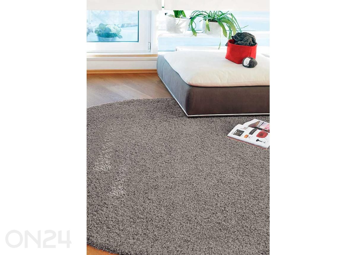 Narma röyhelöinen tuftattu matto Sweet™ greige pyöreä Ø 133 cm kuvasuurennos