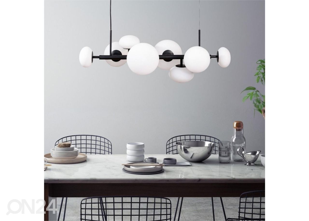 Riippuvalaisin Omi 8 kuvasuurennos