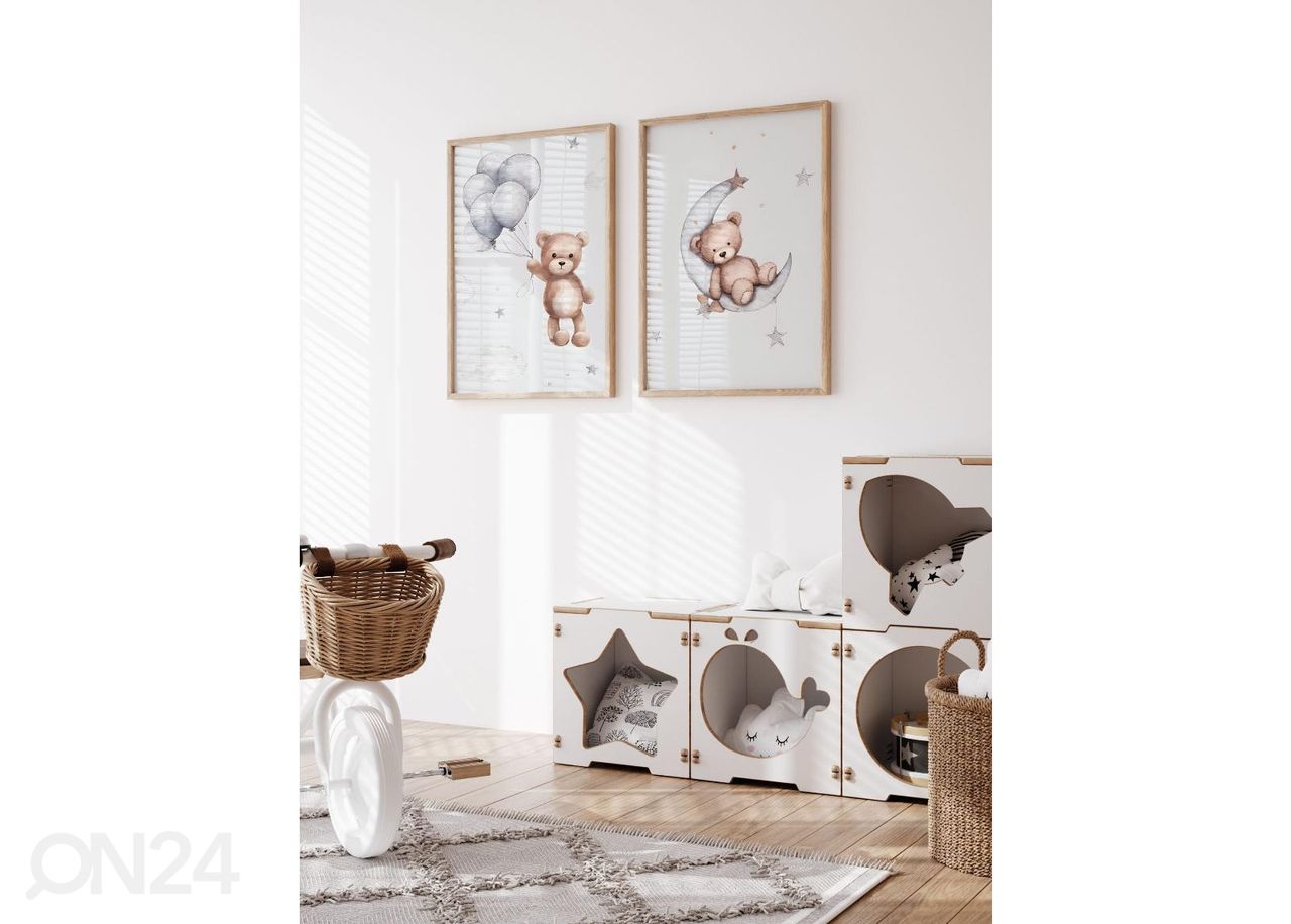 Seinäjuliste Nalle taivasta vasten II 50x70 cm kuvasuurennos
