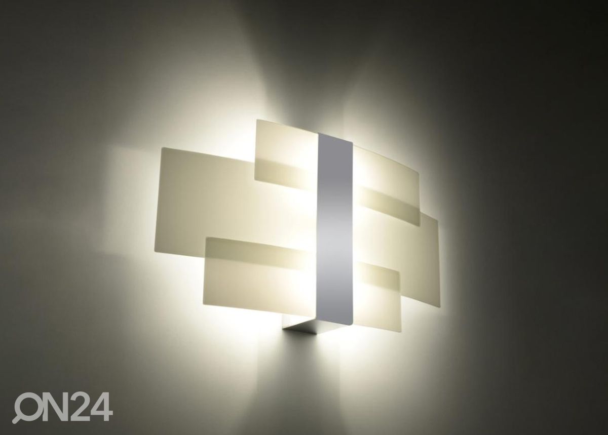 Seinävalaisin Celia, kromi kuvasuurennos