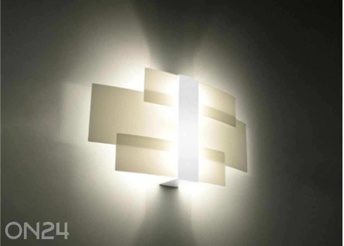 Seinävalaisin Celia, valkoinen kuvasuurennos