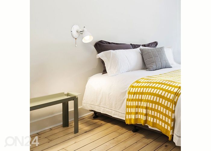 Seinävalaisin Vivienne kuvasuurennos