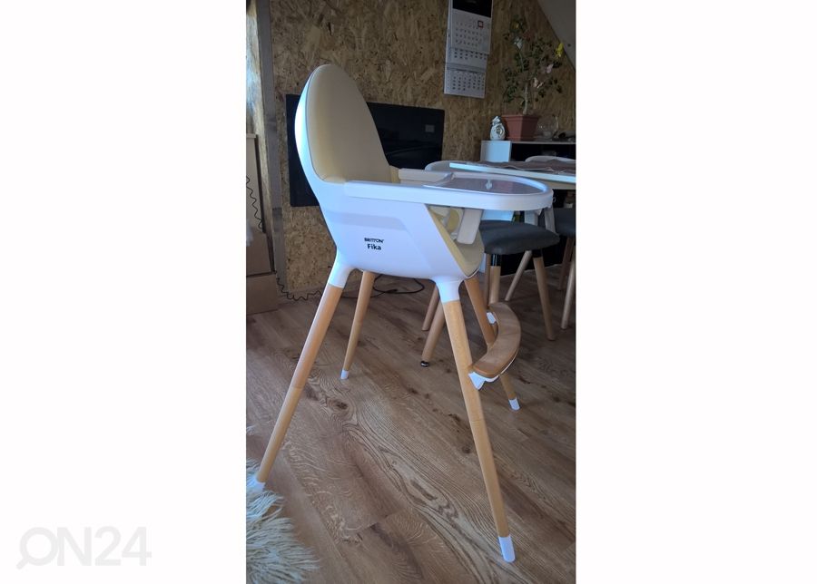 Syöttötuoli Britton Fika kuvasuurennos