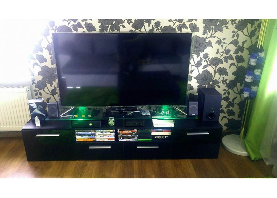 TV-taso 194 cm kuvasuurennos