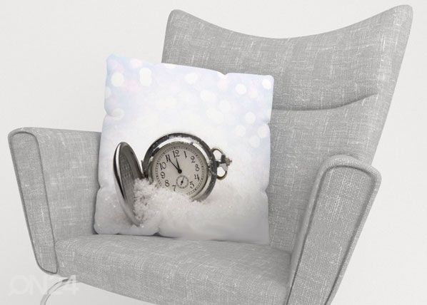 Koristetyynyliina CLOCK ON THE SNOW 40x40 cm
