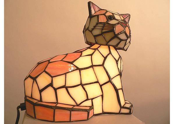 Pöytävalaisin CAT