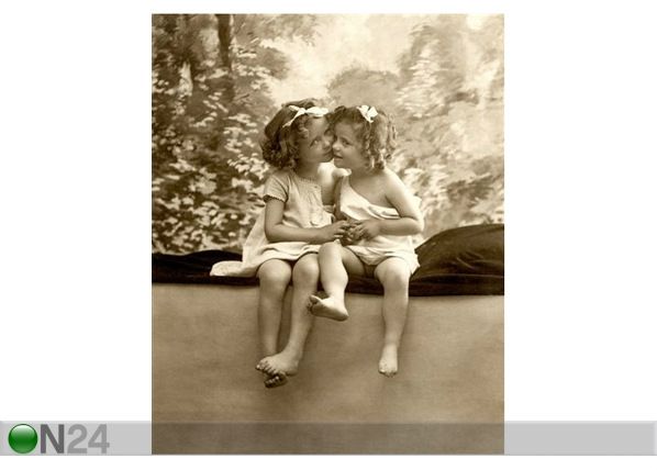 Taulu A VINTAFE PHOTOGRAPH OF TWO LITTLE GIRLS 90x113 cm