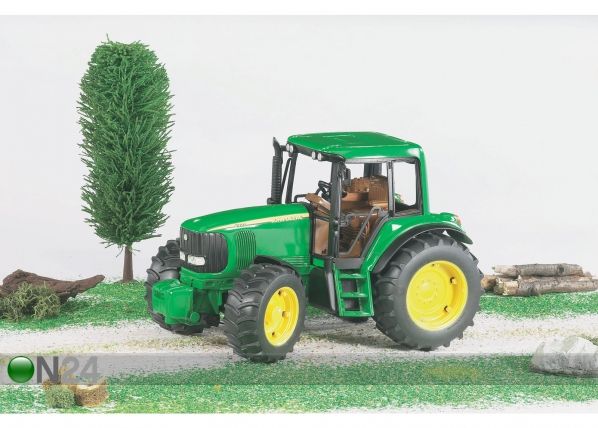 Traktori BRUDER JOHN DEERE 1:16