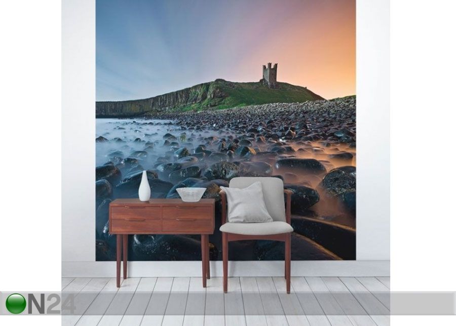 Fleece-kuvatapetti Sunrise with mist at Dunstanburgh Castle kuvasuurennos
