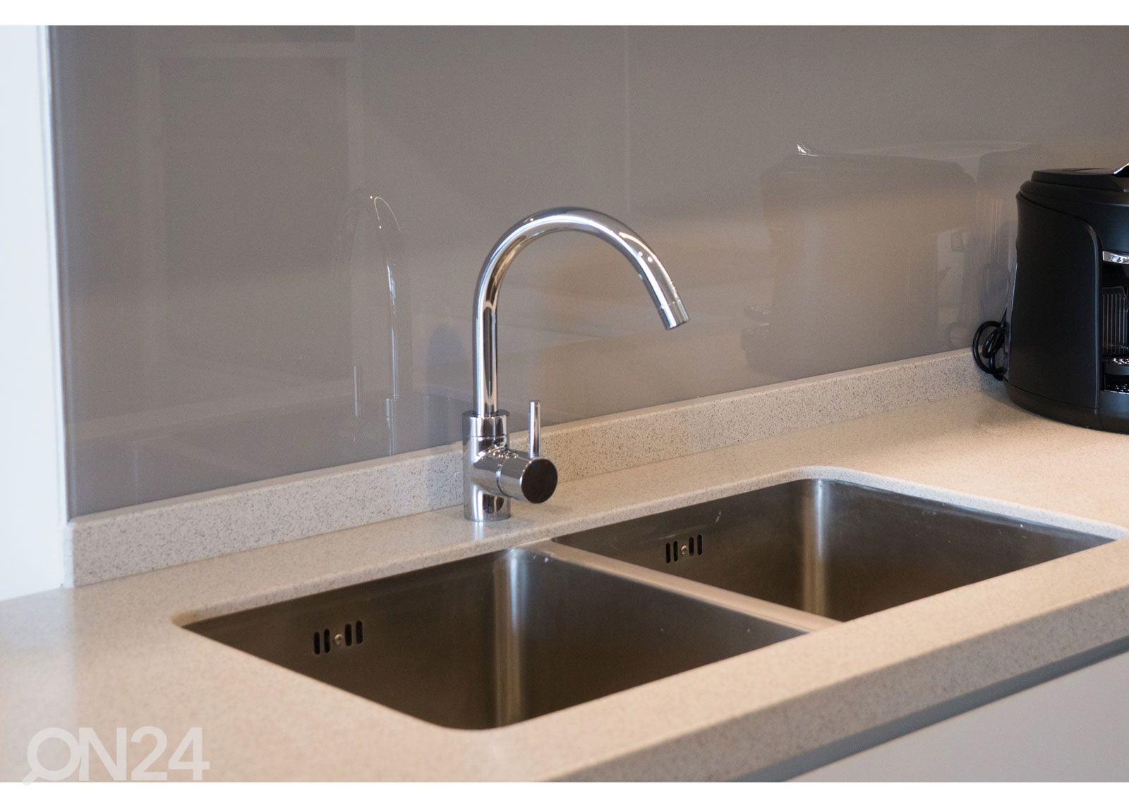 Keittiön välitilan lasi 88x88x1,2 cm kuvasuurennos