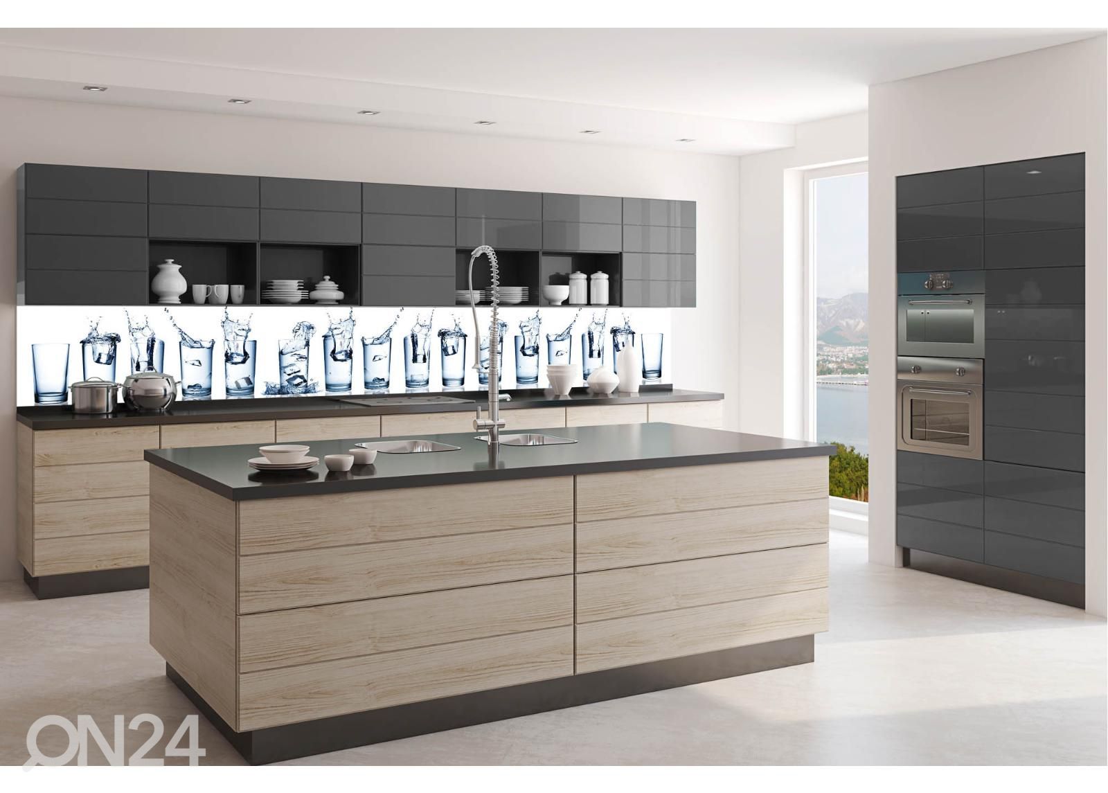 Keittiön välitilan tapetti Water splash in glasses 180x60 cm kuvasuurennos