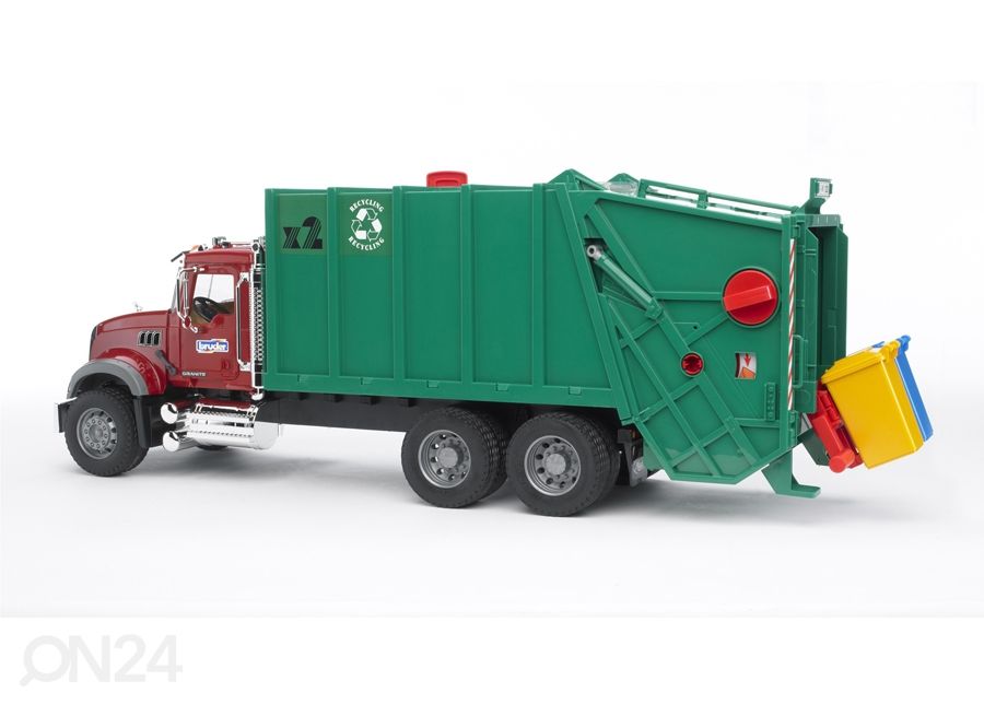 MACK jäteauto 1:16 BRUDER kuvasuurennos