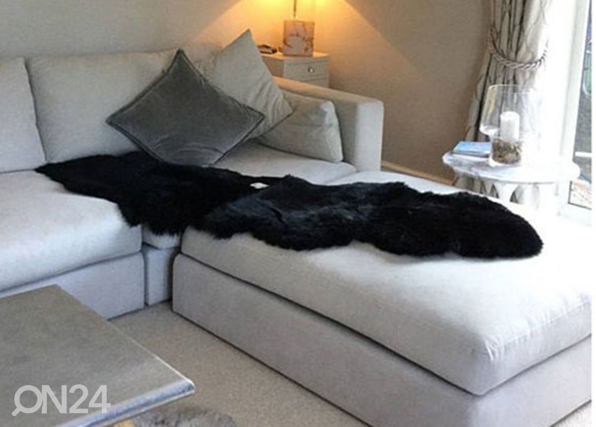 MERINO lampaantalja musta 50x180 cm kuvasuurennos