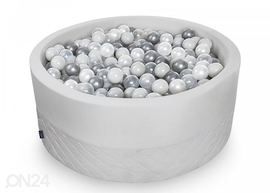 Pallomeri + 200 palloa kuvasuurennos