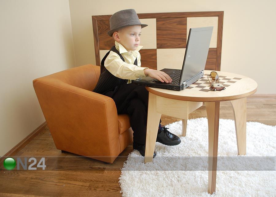 Pöytä TAMMI JA SHAKKI kuvasuurennos