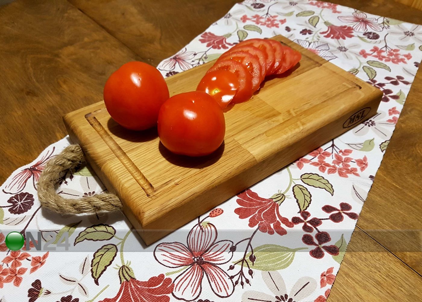 Tamminen leikkuulauta kuvasuurennos