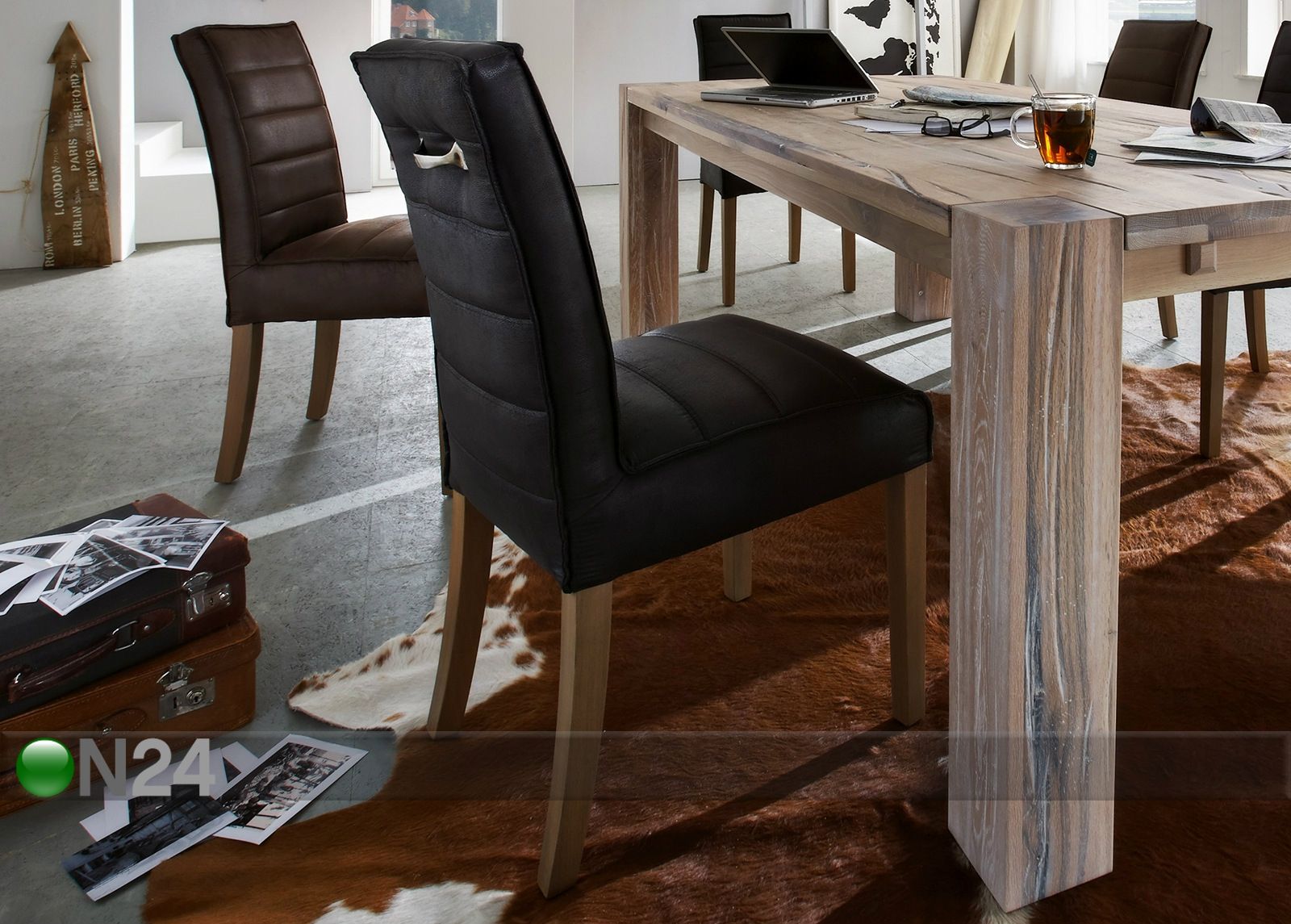 Tuolit Sit, 2 kpl kuvasuurennos