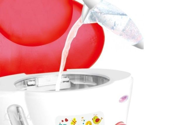 Kahvinkeitin äänellä ja valaistuksella