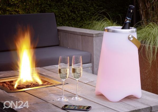 Pöytävalaisin Jamaica kaiuttimella