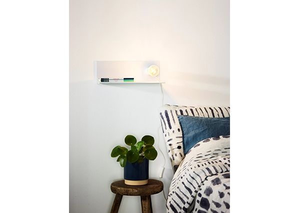 Seinävalaisin Sebo, valkoinen