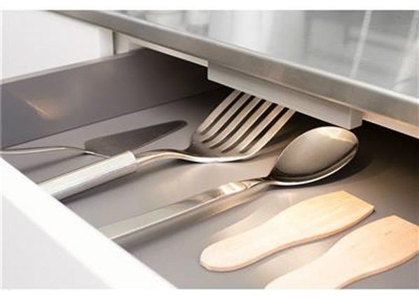 Valaisin tärinäanturilla