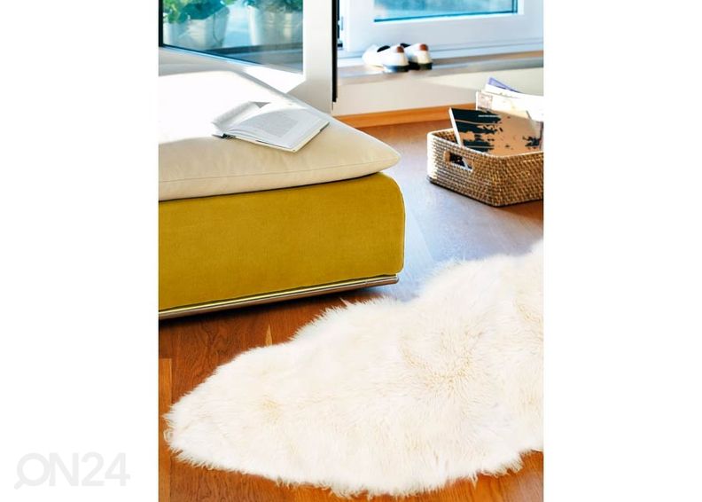 Aito lampaantalja British white 110x210 cm kuvasuurennos