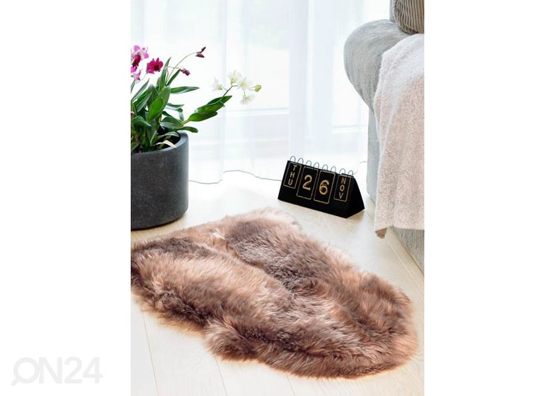 Aito lampaantalja Merino caramel M ±60x90 cm kuvasuurennos