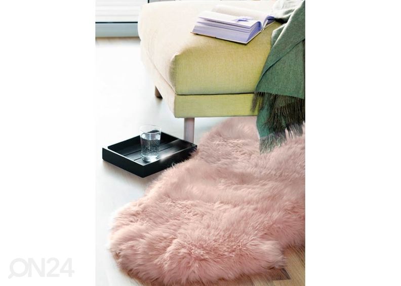 Aito lampaantalja Merino rosa M ±60x90 cm kuvasuurennos