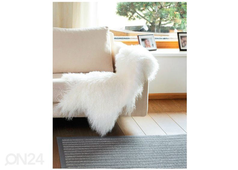 Aito lampaantalja Mongolian white 60x90 cm kuvasuurennos