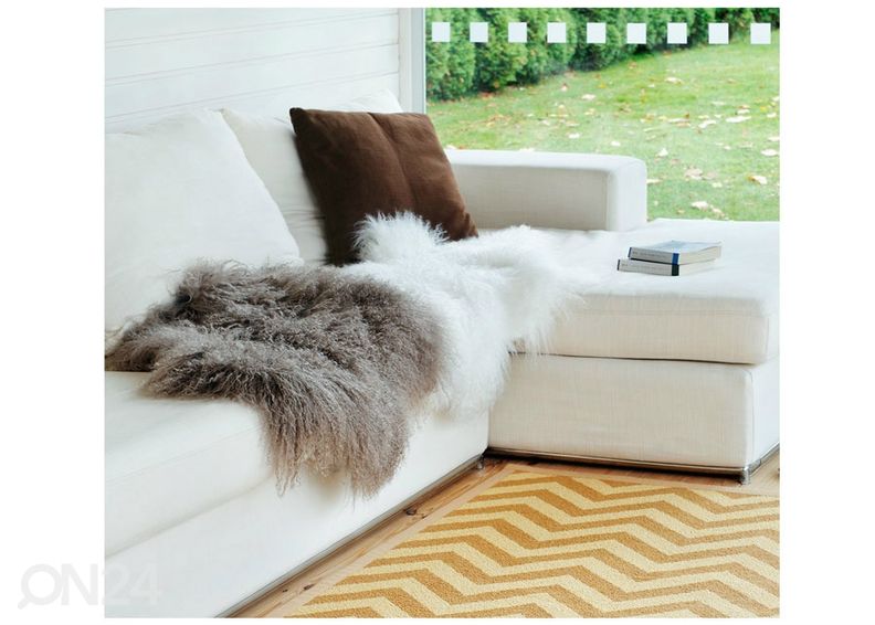 Aito lampaantalja Mongolian white 60x90 cm kuvasuurennos