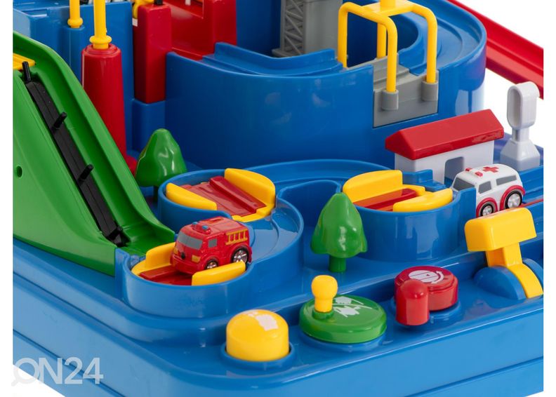 Autojen esterata 3 autoa kuvasuurennos