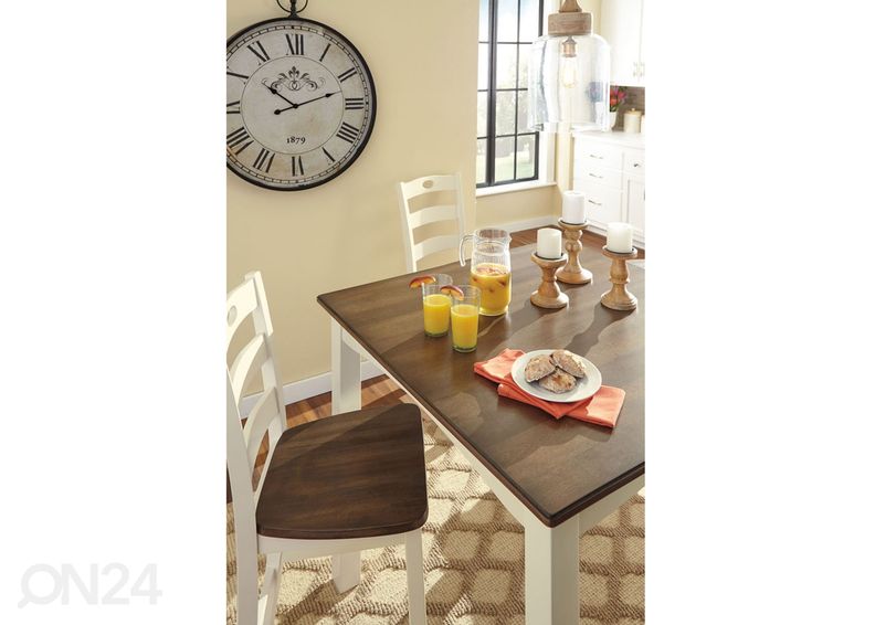 Baaripöytä 107x107 cm + 4 baarituolia kuvasuurennos