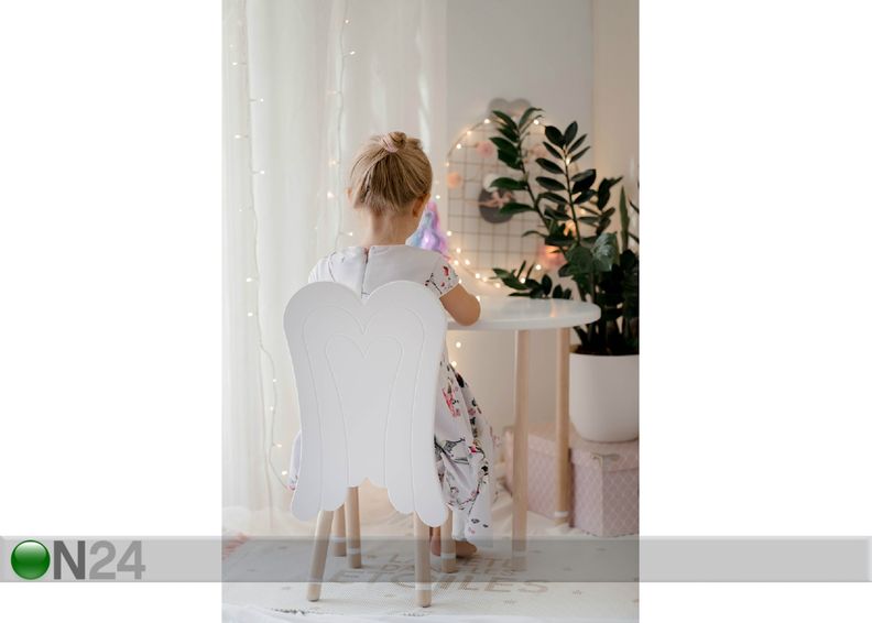 Enkeli tuoli ja pöytä kuvasuurennos